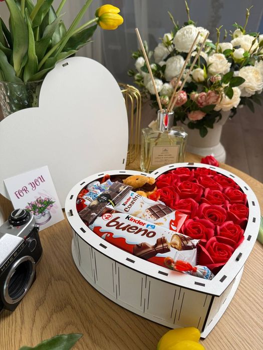 Готові Подарункові набори новорічний бокс солодощів Kinder