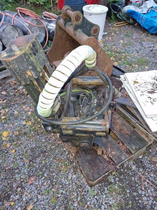 Steelwrist X04 S40-S40 – głowica obrotowa / tiltrotator 2011