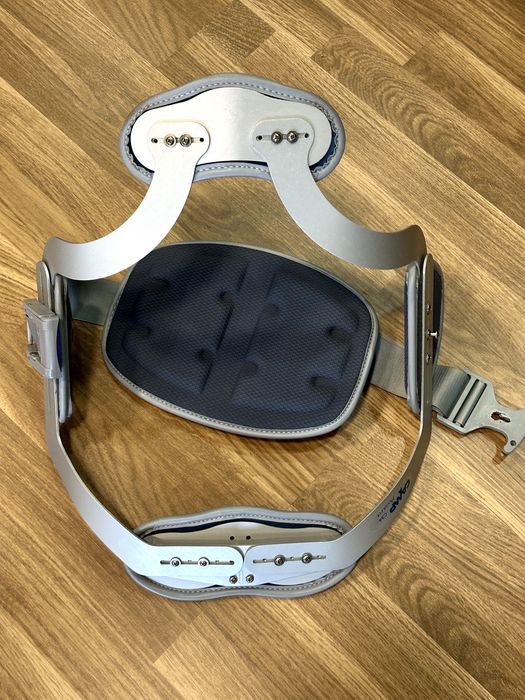 colete Jewett com apoio