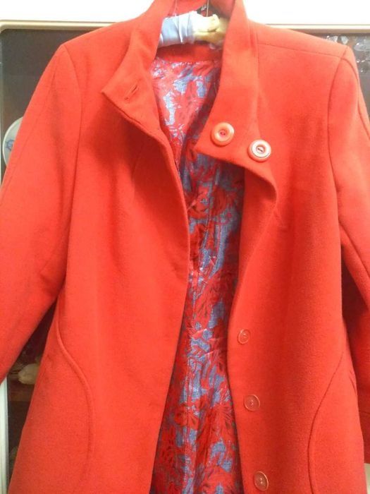 Пальто демісезонне жіноче 42-44 розмір, б/в, колір кораловий