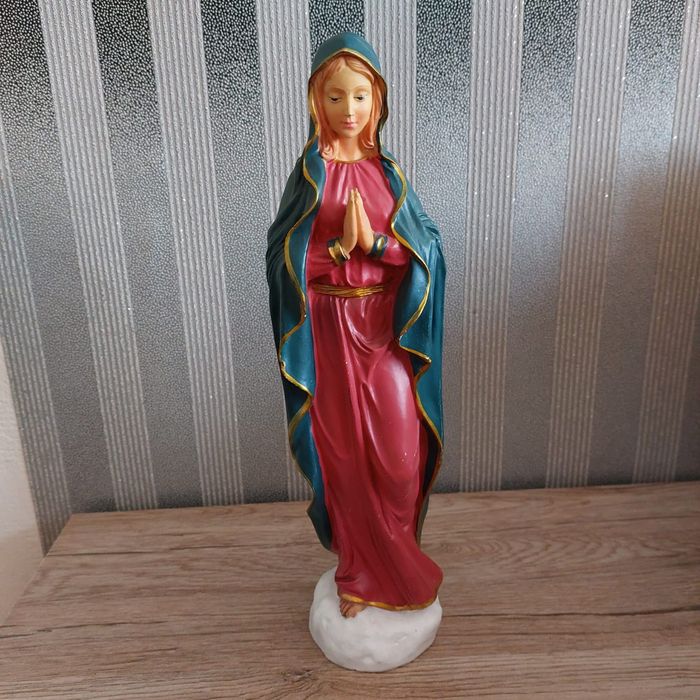 Stara figura Matki Boskiej