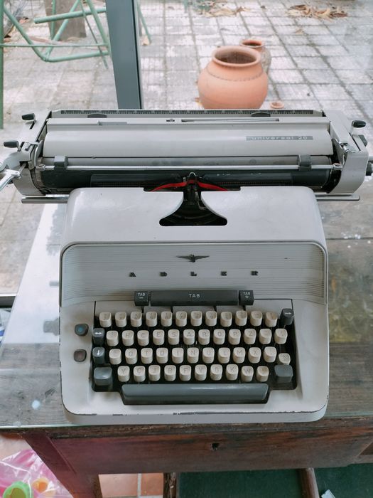 Maquina de escrever antiga