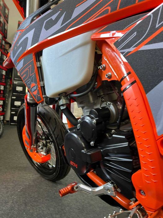 Мотоцикл STN V8 Motard В НАЯВНОСТІ !!!