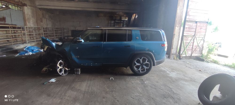 Продам rivian r1s