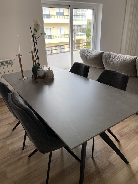 Vendo conjunto de mesas e cadeiras / ou em separado