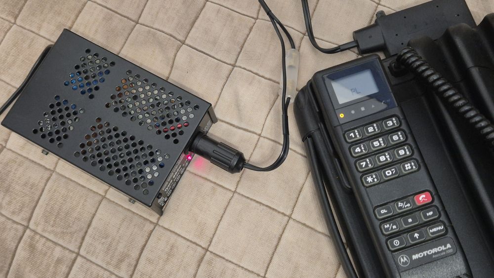 Telefon komórkowy Motorola Associate 2000