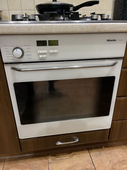 Духову шафу Miele Classic, духовку під забудову