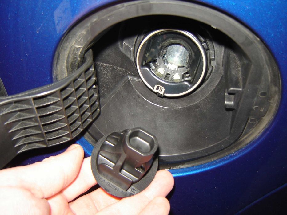 Крышка бензобака Ford ( замыкается )