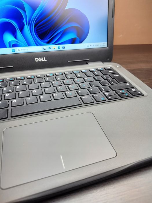 SOLIDNY Dell Latitude 3310 i5-8265U 8GB RAM 256SSD Win11