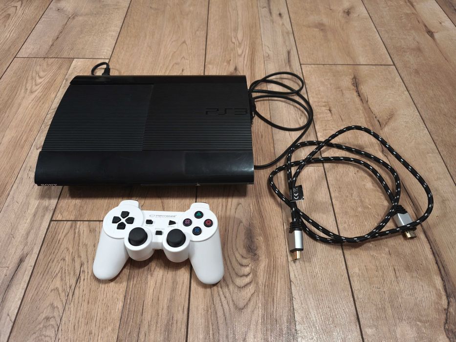 PlayStation 3 PS3 Super Slim 500 GB + pad