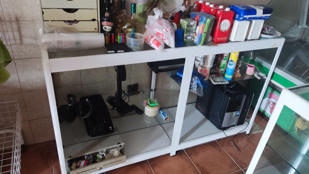 2 Móveis / Balcão expositor em vidro
