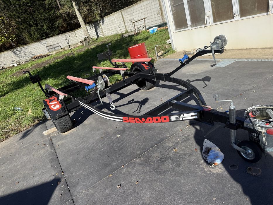 Atrelado duplo para moto de agua