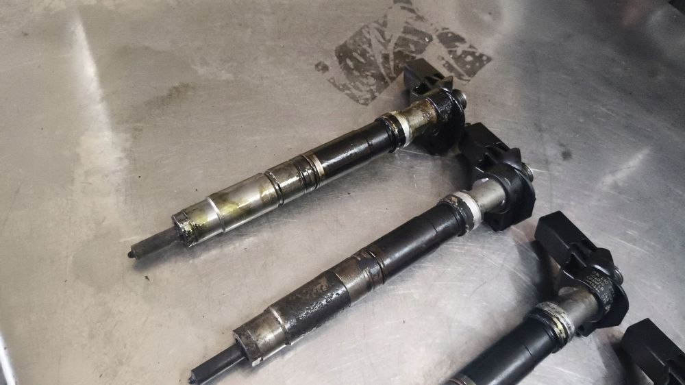 Wtryskiwacz Volkswagen Amarok 03L130277C X 4