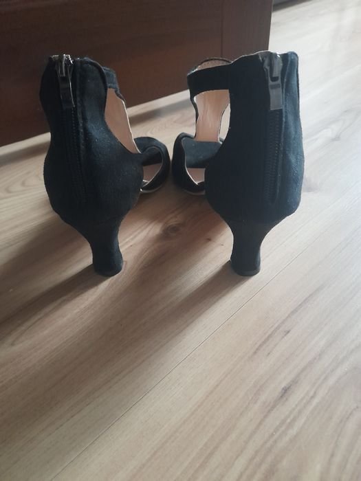 Sandałki czarne zamszowe