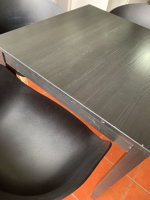 Mesa 3 cadeiras marrom