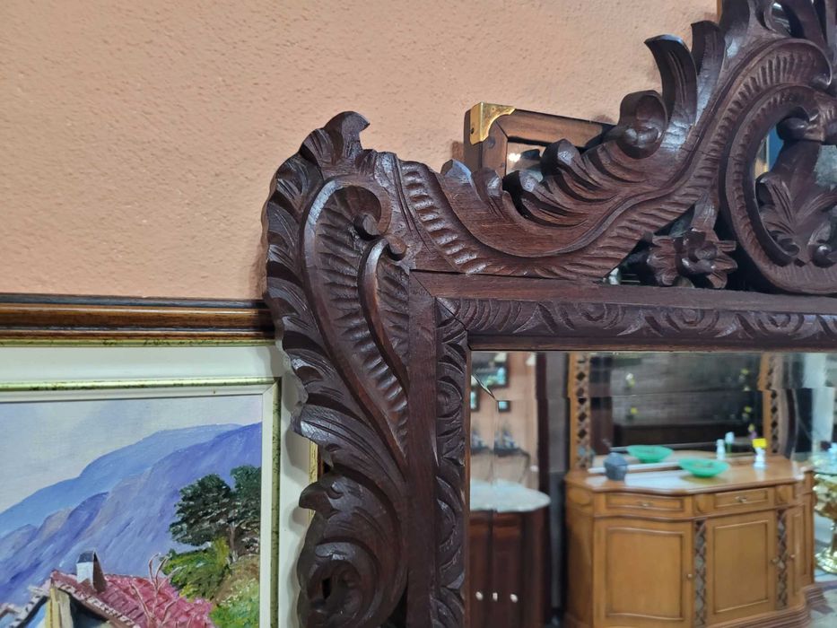 Consola antiga em madeira trabalhada com tampo em pedra e gran