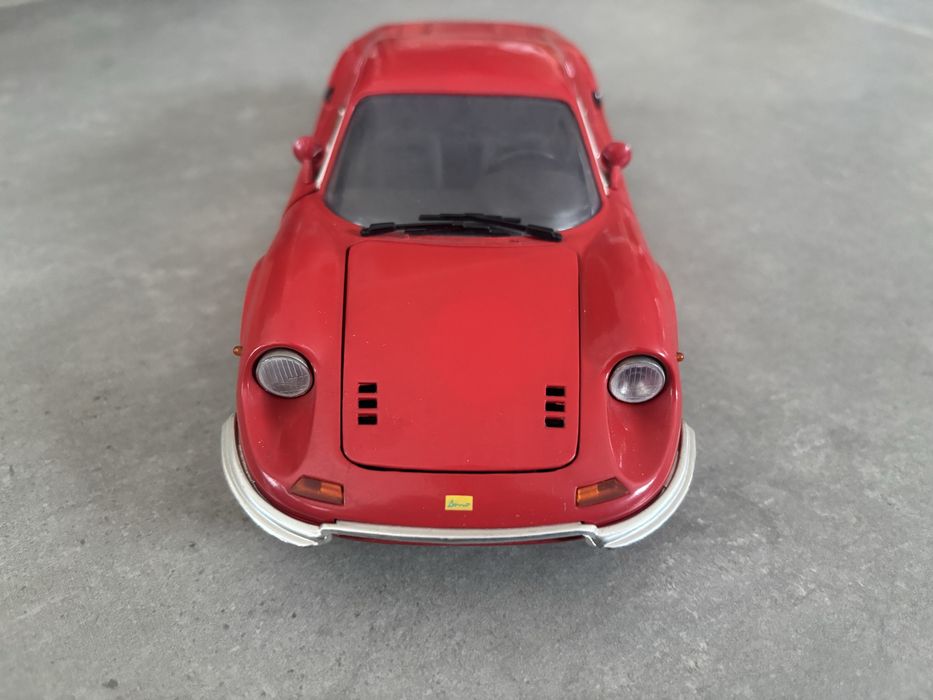 Model Anson skala 1/18 Ferrari Dino 246 GT