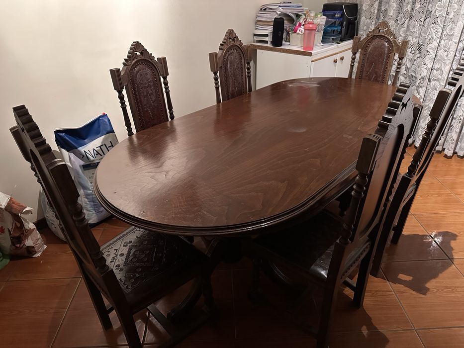 Conjunto mesa + 6 cadeiras