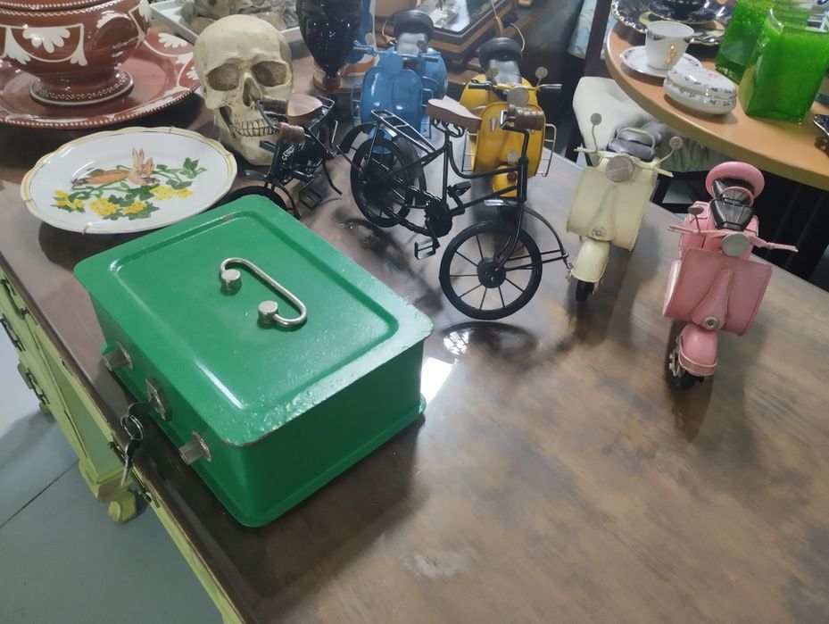 Várias peças decorativas