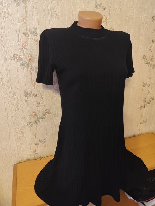 Платьев ZARA S-44 новое