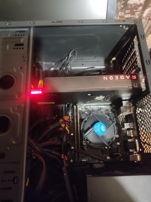 Игровой ПК в  хорошем состоянии i5 8400 6/6  Vega 64 8gb  16ddr4