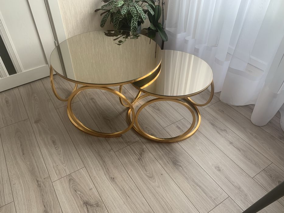 Два столика можна окремо