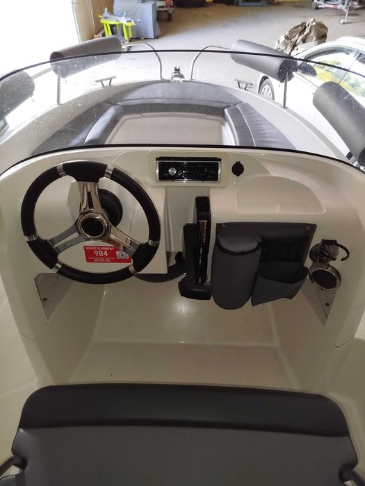 Łódź motorowa AM 490 z silnikiem Tohatsu 9,8