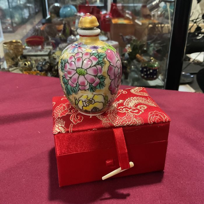 Snuff bottle com 7,5 cm. Sem caixa