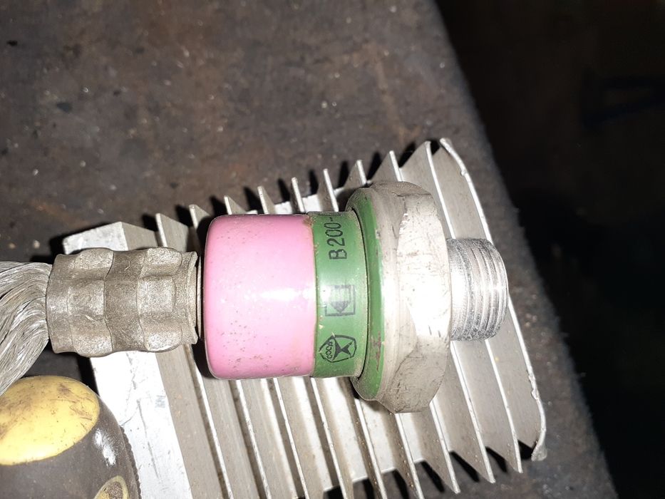 Тиристор, диод силовой с радиатором.