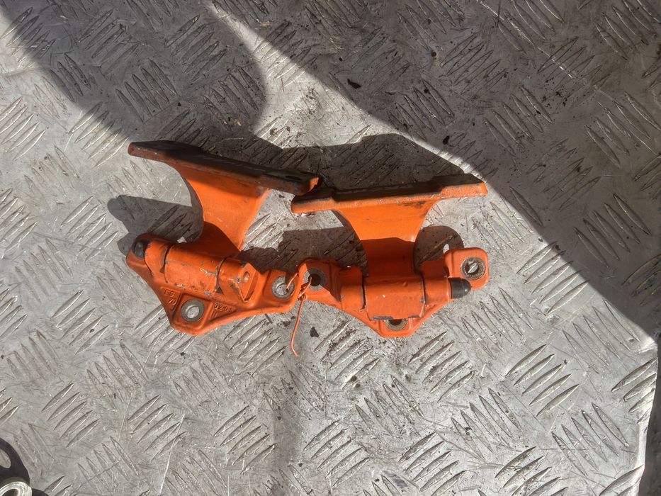 Петля двери рено премиум renault premium год 2002