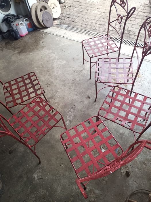 Mesas e cadeiras de jardim