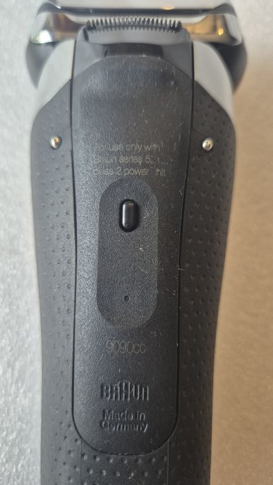 N Golarka elektryczna marki Braun z serii 9 model 90900CC, nowa i nieu