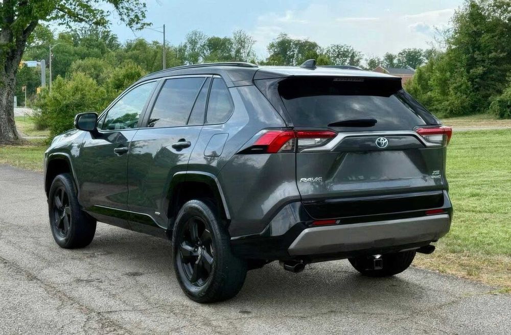 Toyota RAV4 Hybrid XSE      2021