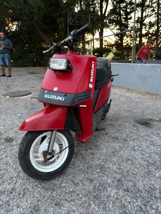 Vendo o troco Scooter suzuki 50c