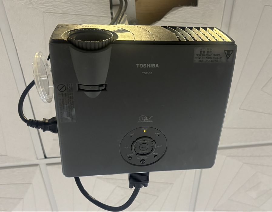 Projetor Toshiba TDP S8