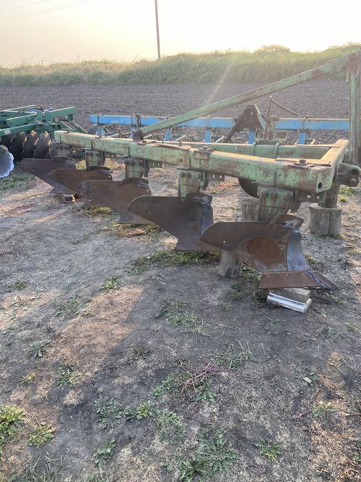 Культиватор КПС 4, плуг 5 крпусный