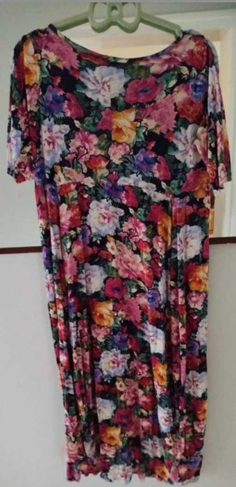 Sukienka w kwiaty ładna wygodna 48 50