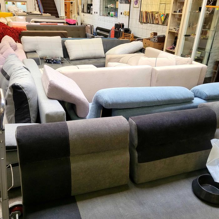 Kanapa z funkcjom spania. Możliwy transport