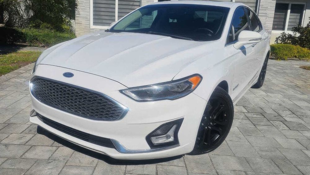 Ford Fusion Hybrid Titanium      2019