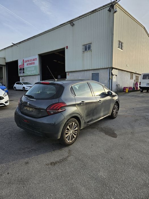 Peugeot 208 1.6 BlueHDi de 2017 para peças