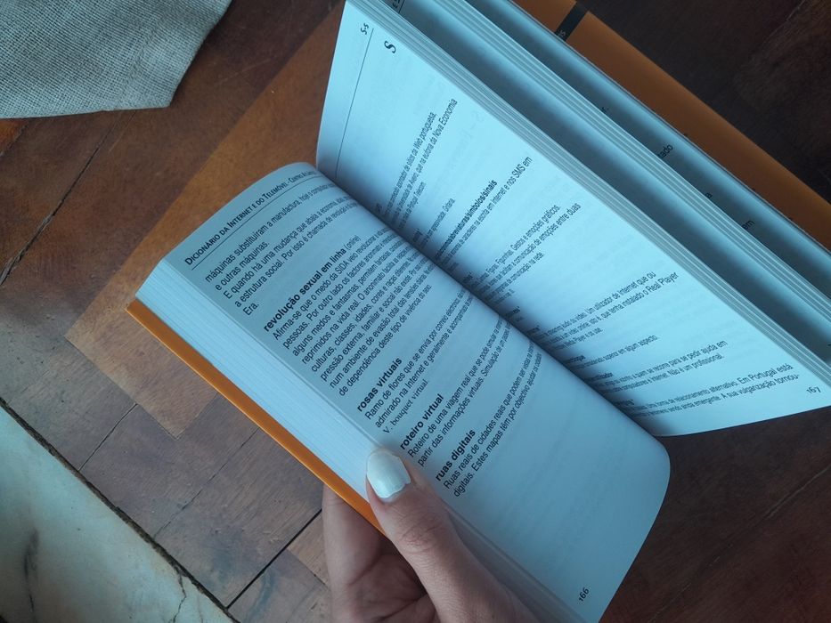 Dicionário da Internet e do Telemóvel