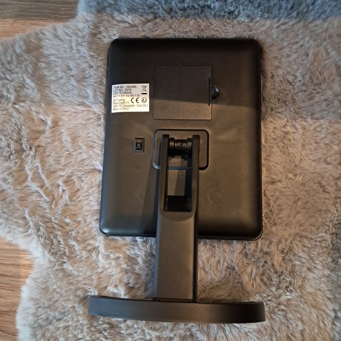 Lusterko do makijażu z oświetleniem