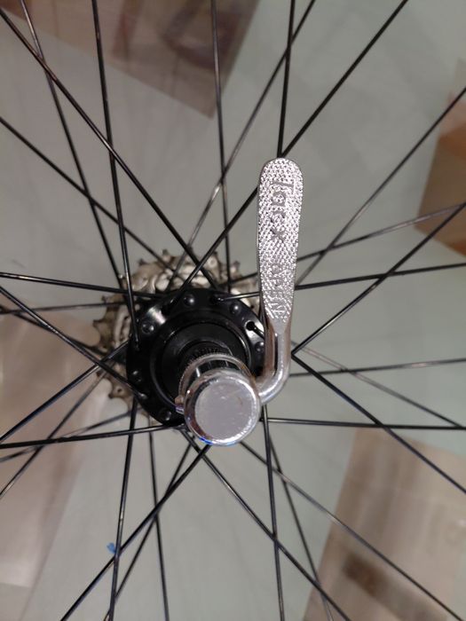 Roda (cassete 11 velocidades) e pneu treino rolo indoor