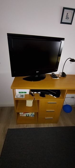 Secretária e cadeira