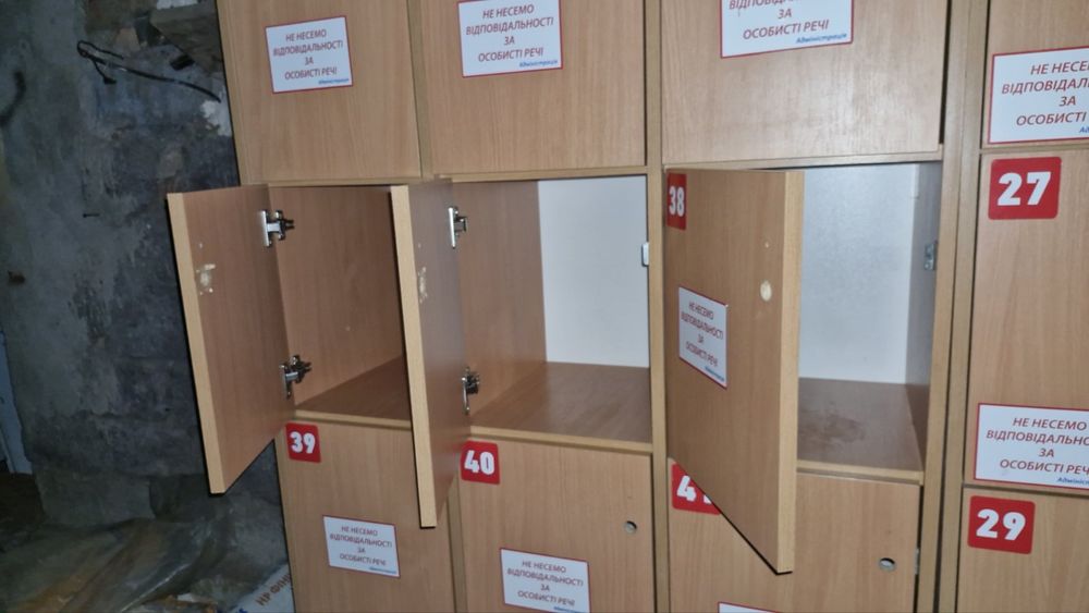 Продаю магазинні шкафчики.