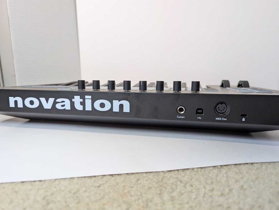 Controlador MIDI USB Novation Launchkey 25 MK3