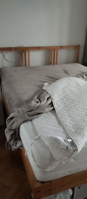 Sprzedam łóżko sosnowe 140/200