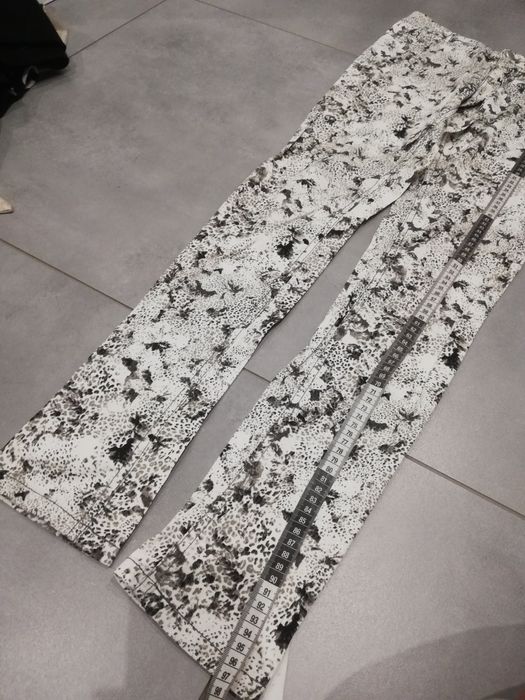 R. 34 Amisu spodnie damskie jeansy rurki we wzory panterka