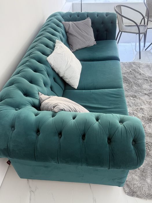 Sofá Chesterfield Artbel em Veludo Verde Esmeralda – 3 Lugares
