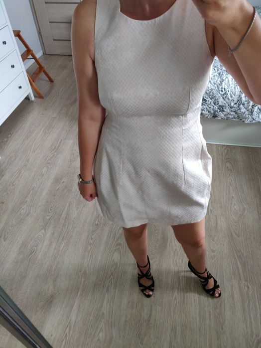 Sukienka z kokardą na plecach pudrowy róż Zofix 38 na wesele